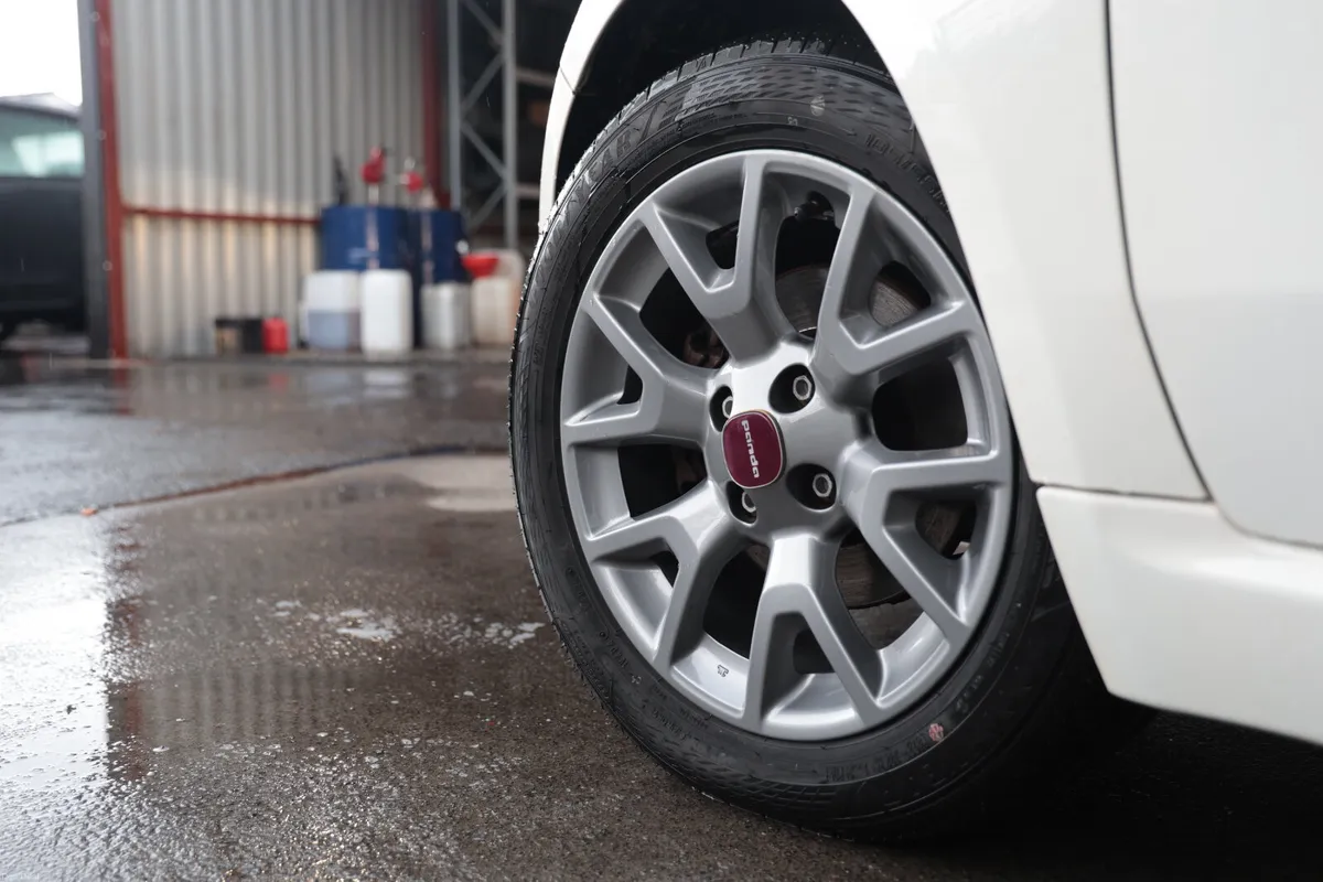 Fiat 500 White - Image 3