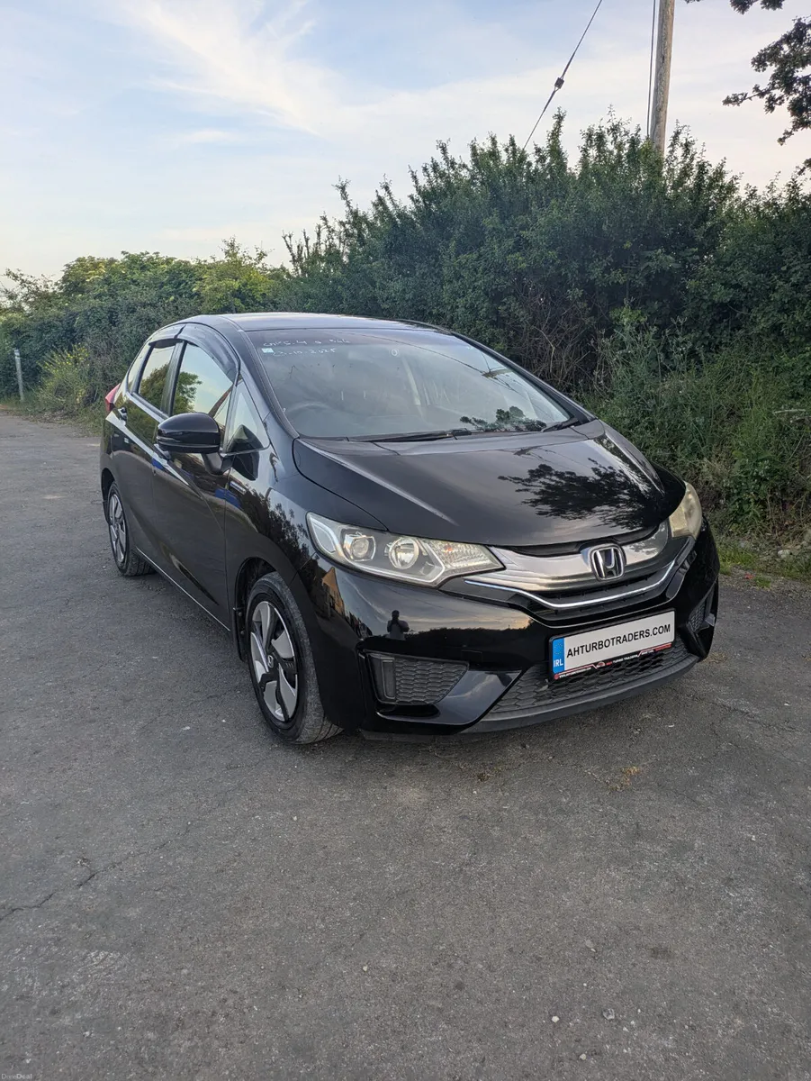 2015 Honda Fit Hybrid Automatic - Image 4