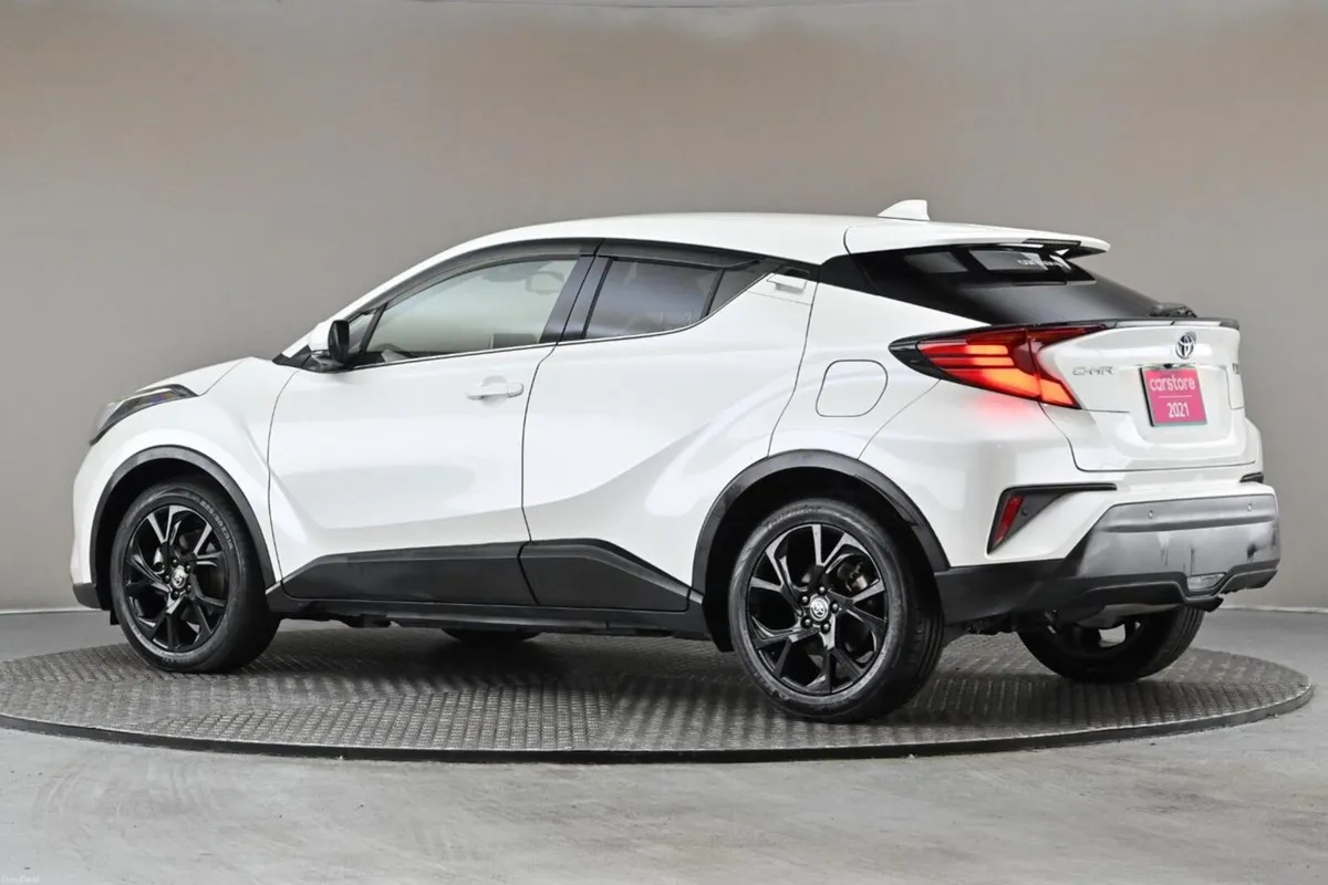 Toyota C-HR 1.8 HYBRID **HALF LEATHER**360 PAN CAM - Image 6