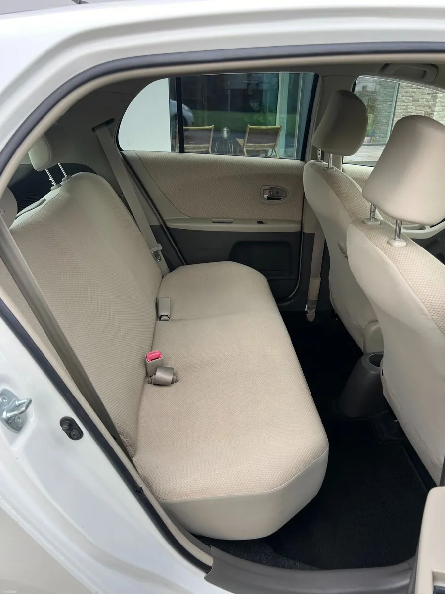 Toyota Vitz 2010 - Image 4