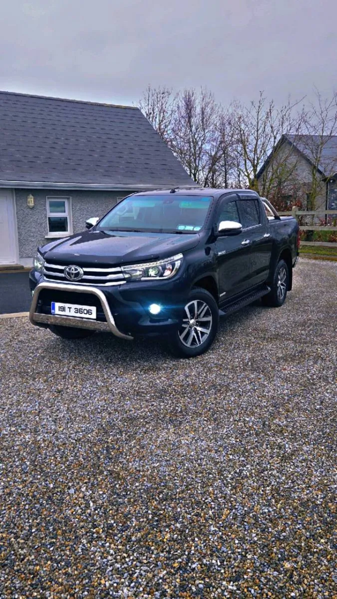 Toyota Hilux Invincible - Image 2