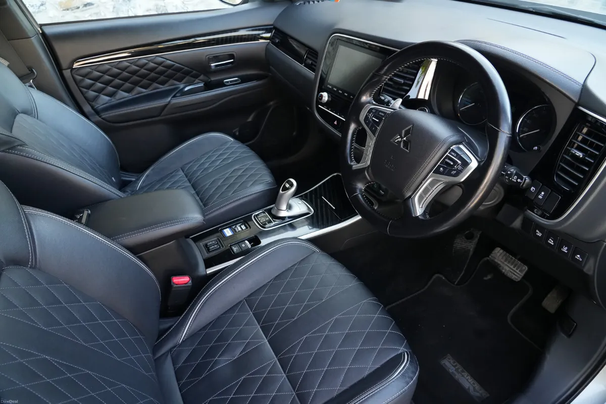 2021 Mitsubishi Outlander PHEV 2.4 Petrol Auto - Image 2