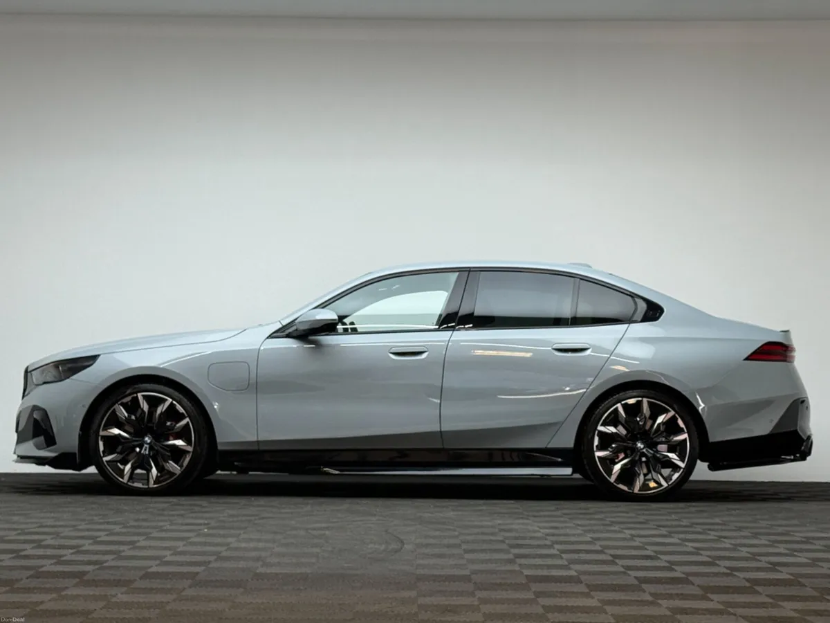 BMW 5-Series 530E M SPORT PRO - Image 4
