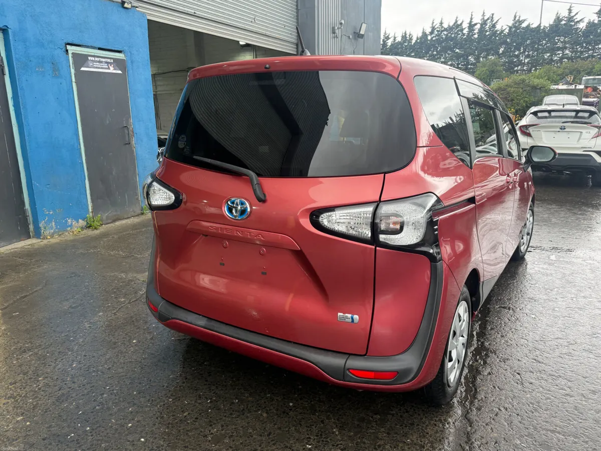 2017 Toyota Sienta Automatic Hybrid 7 Seater - Image 5
