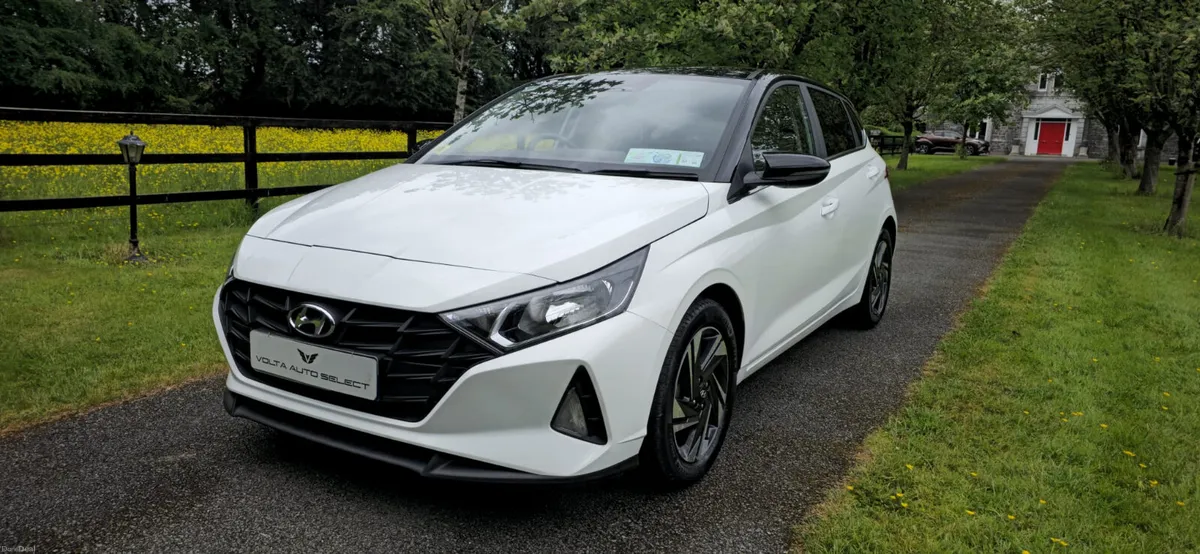 2021 Hyundai i20 Deluxe 2 Tone Low Kms - Image 3