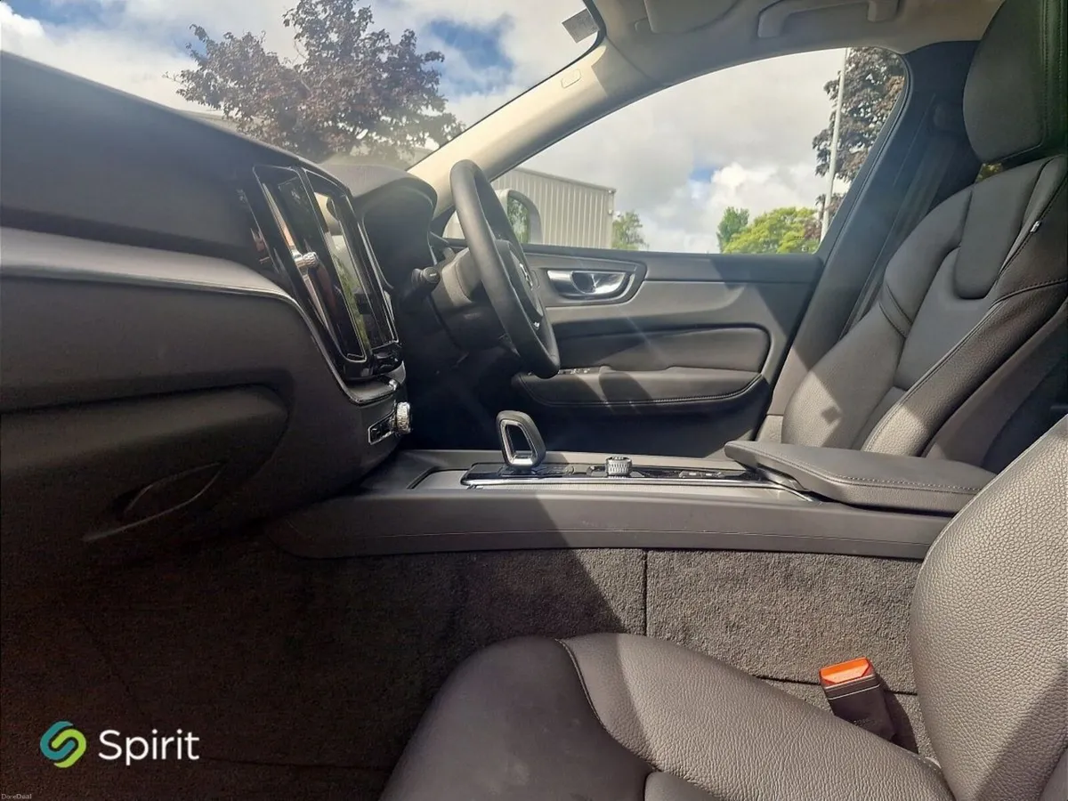 Volvo XC60 T6 Plug In Hybrid, AWD, Full Leather wi - Image 3