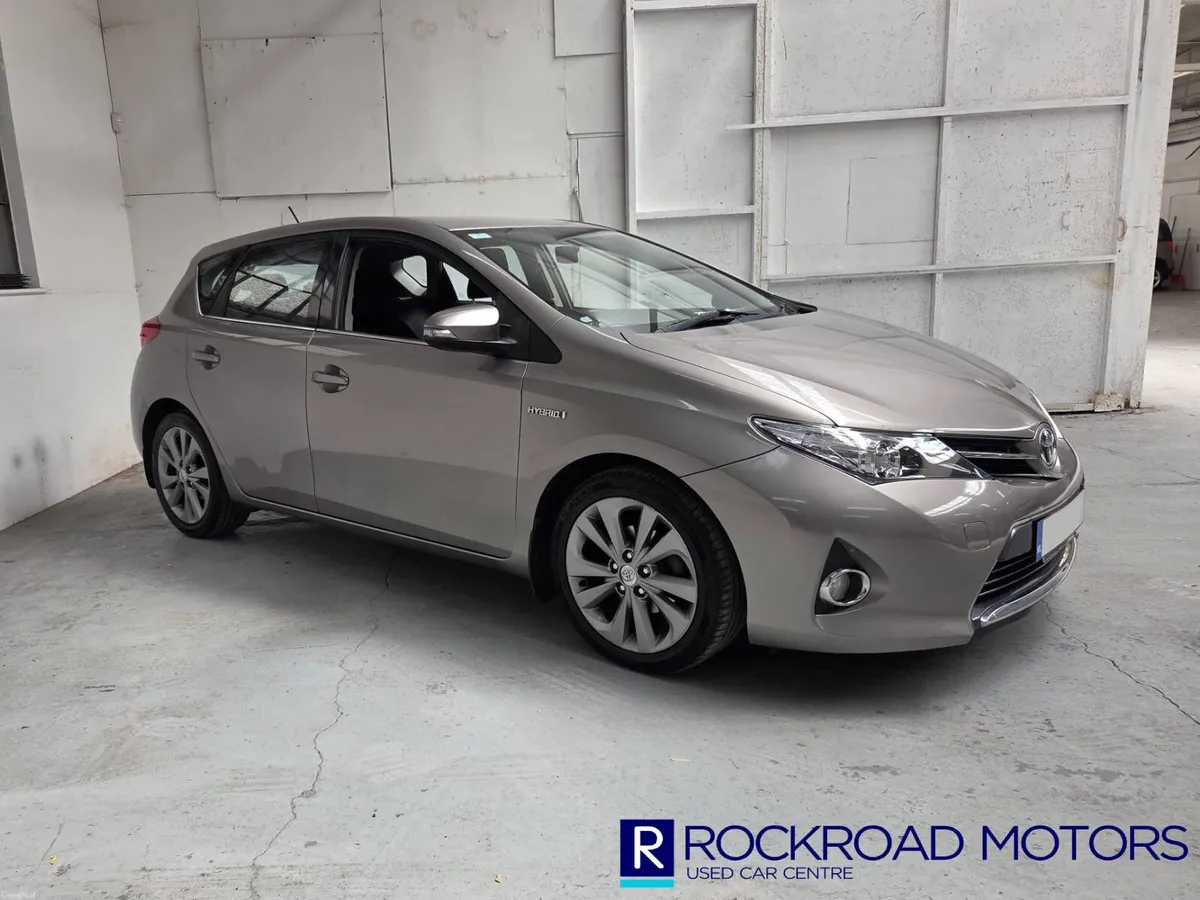 Toyota Auris t Spirit,  2013 - Image 1