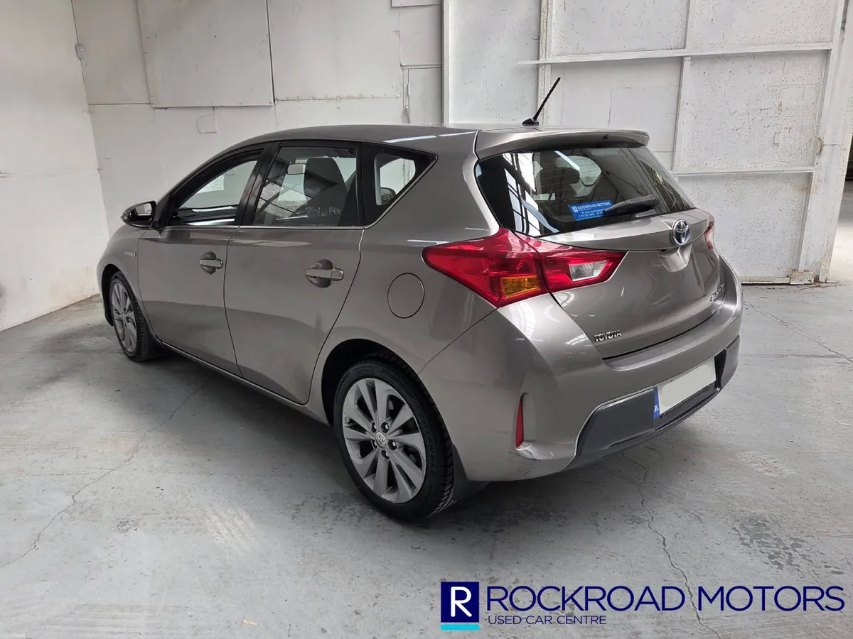 Toyota Auris t Spirit,  2013 - Image 2