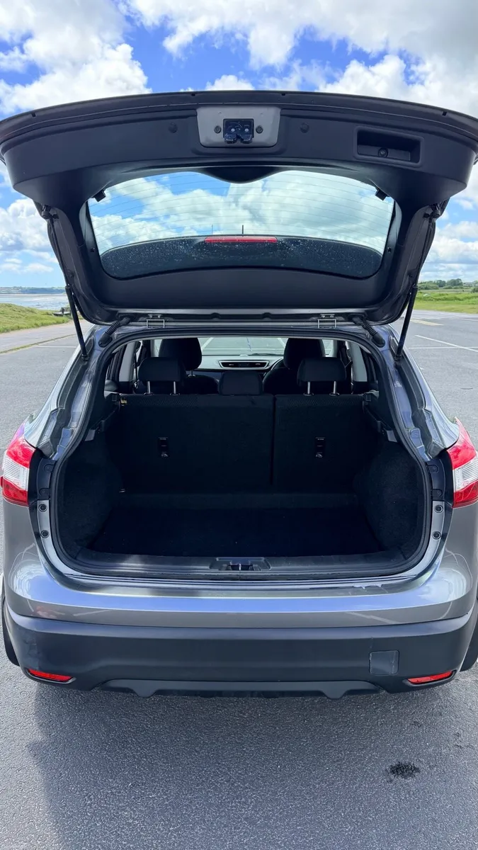 Car - Image 4