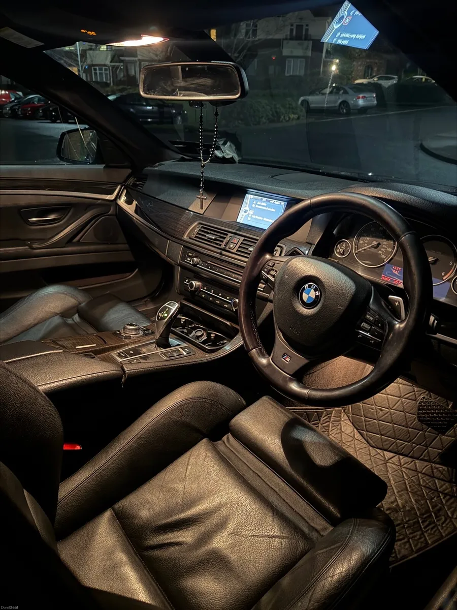 BMW 5-Series 2012 - Image 2