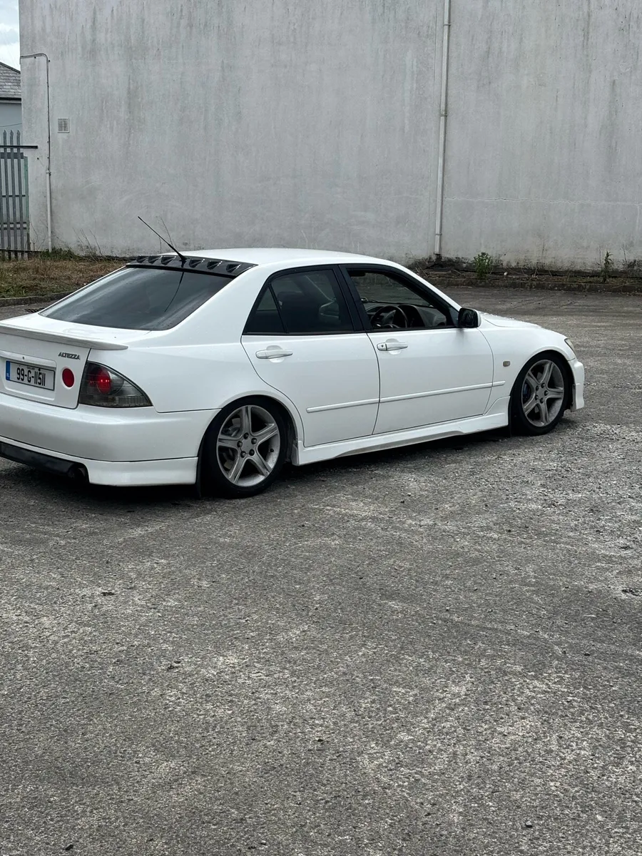 Toyota Altezza - Image 4