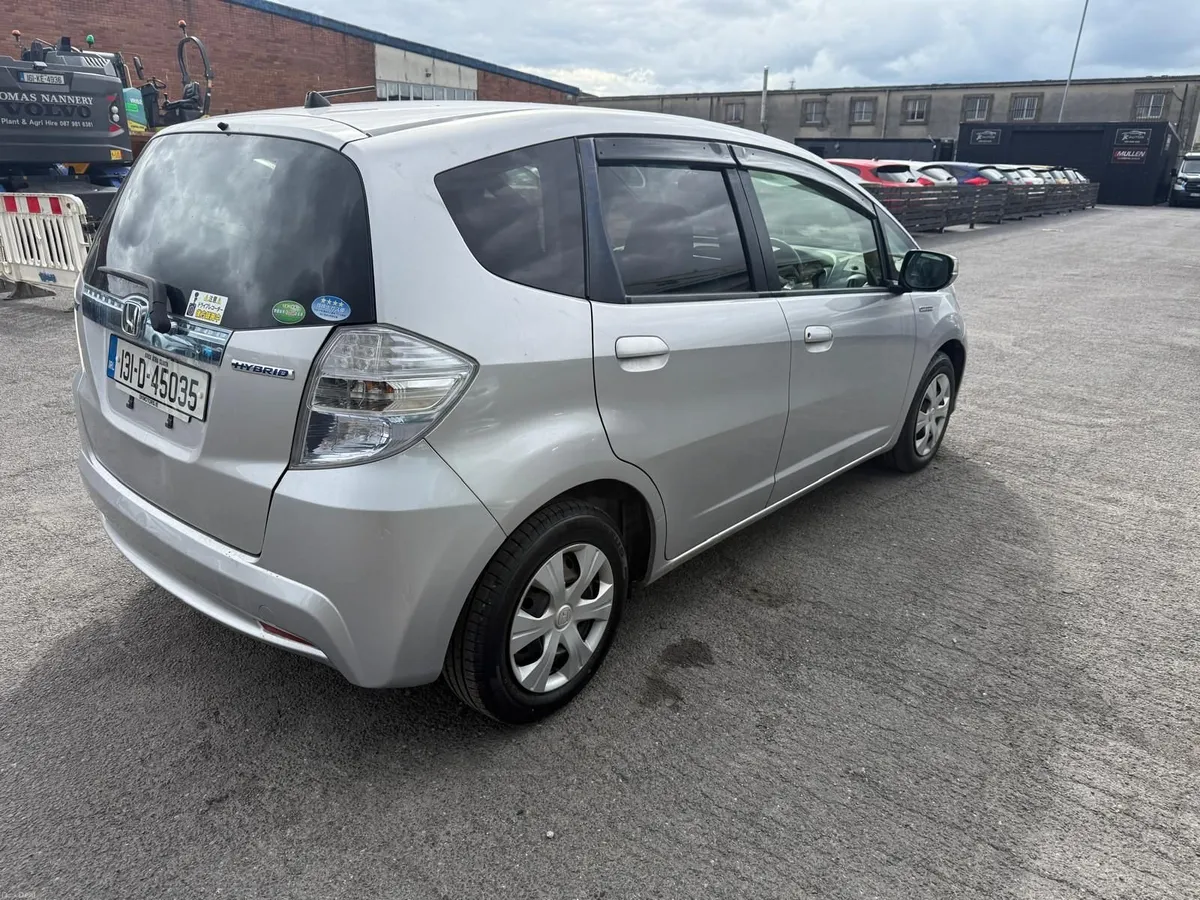 Honda Fit 2013 - Image 2