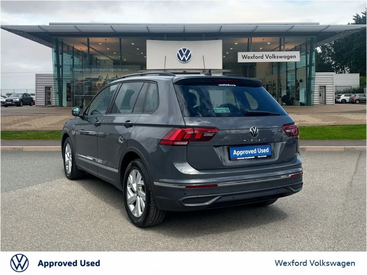 Volkswagen Tiguan *Approved Used* LIFE 2.0TDI 122H - Image 3