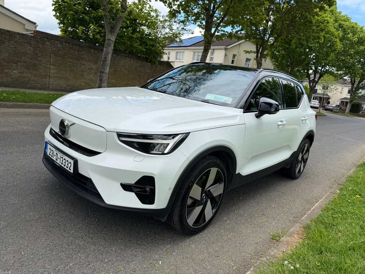 Volvo XC40 2023 Low Mileage - Image 4