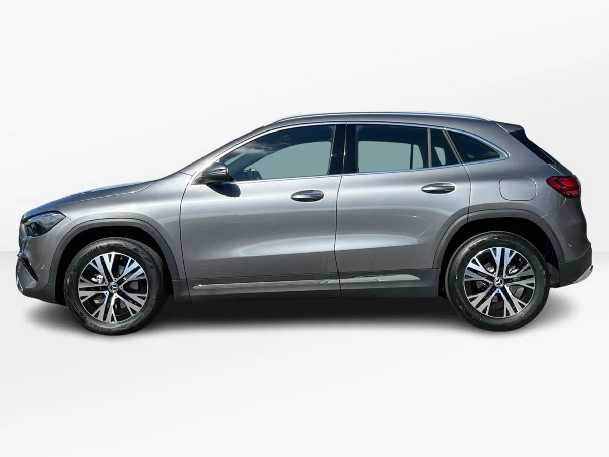 Mercedes-Benz GLA 180D Progressive Line Plus **Adv - Image 5