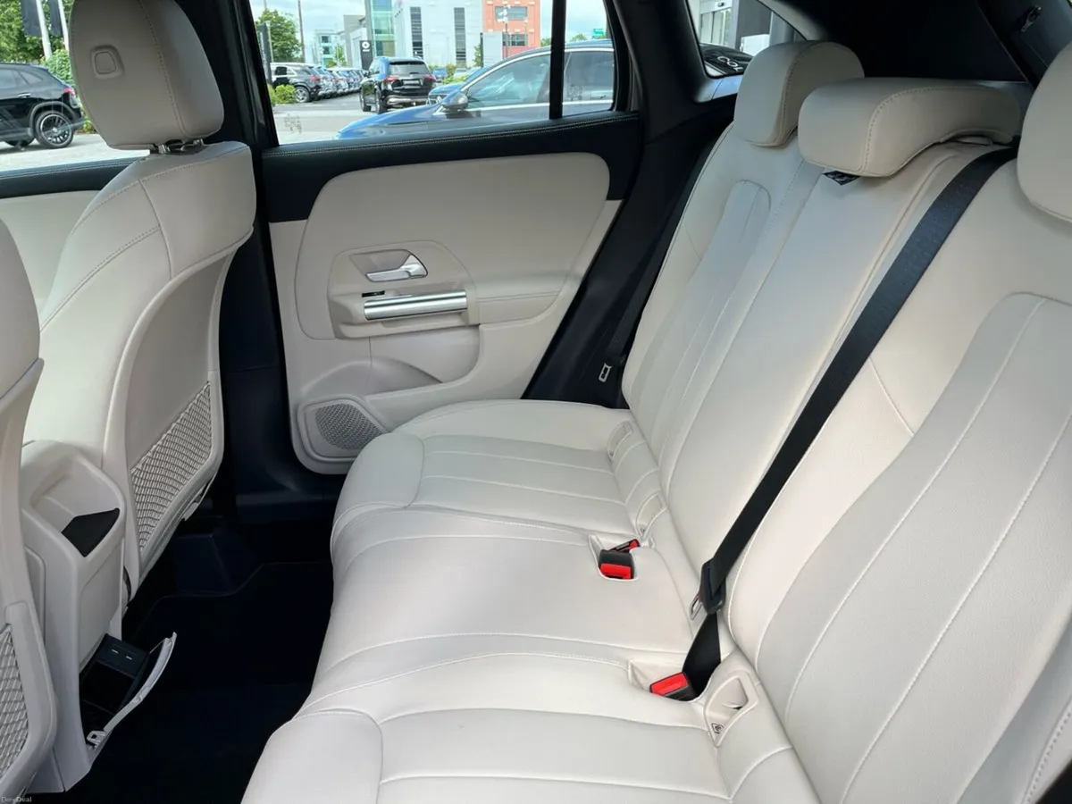Mercedes-Benz GLA 180D Progressive Line Plus **Adv - Image 4