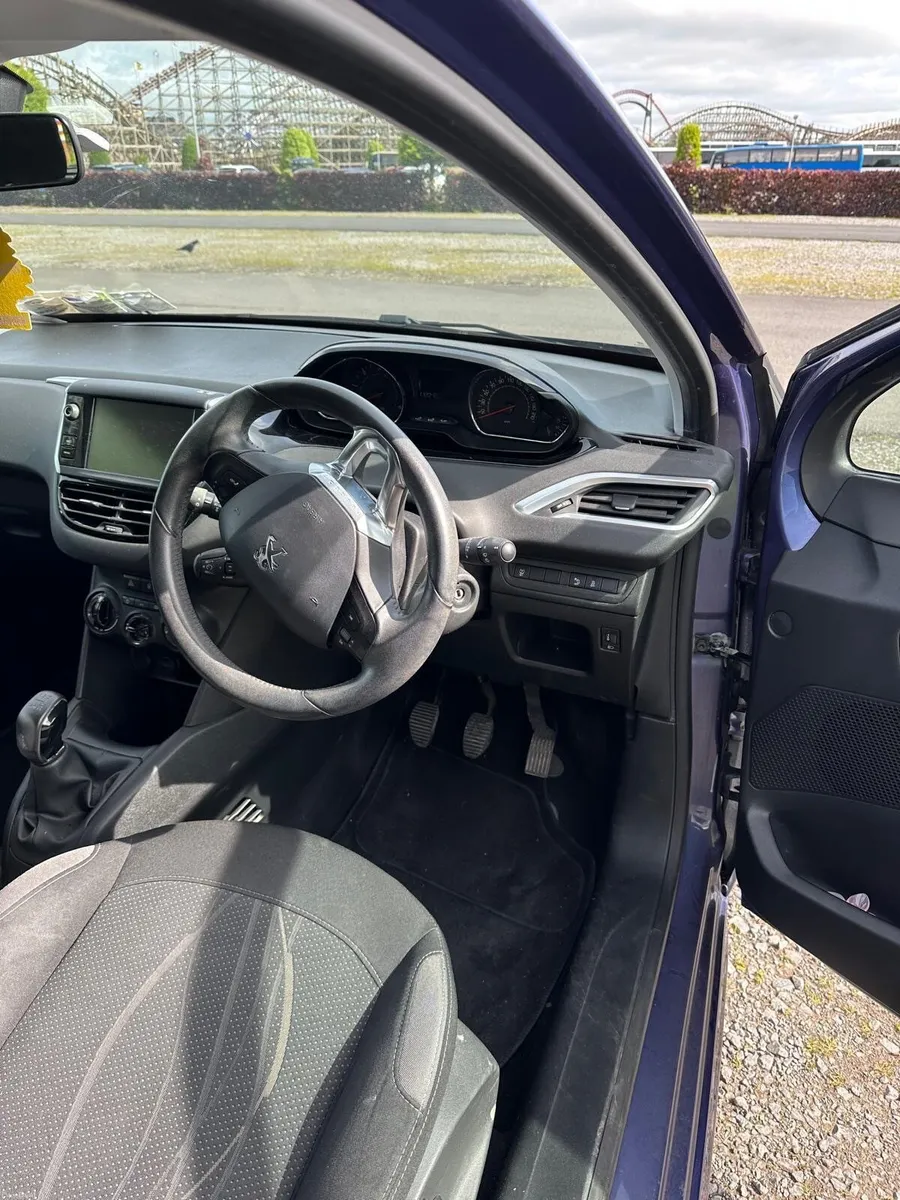 Peugeot 208 2015 - Image 3