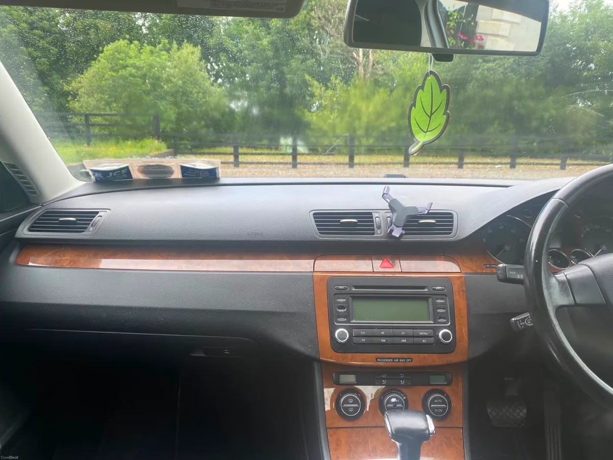 Volkswagen Passat Automatic - Image 2