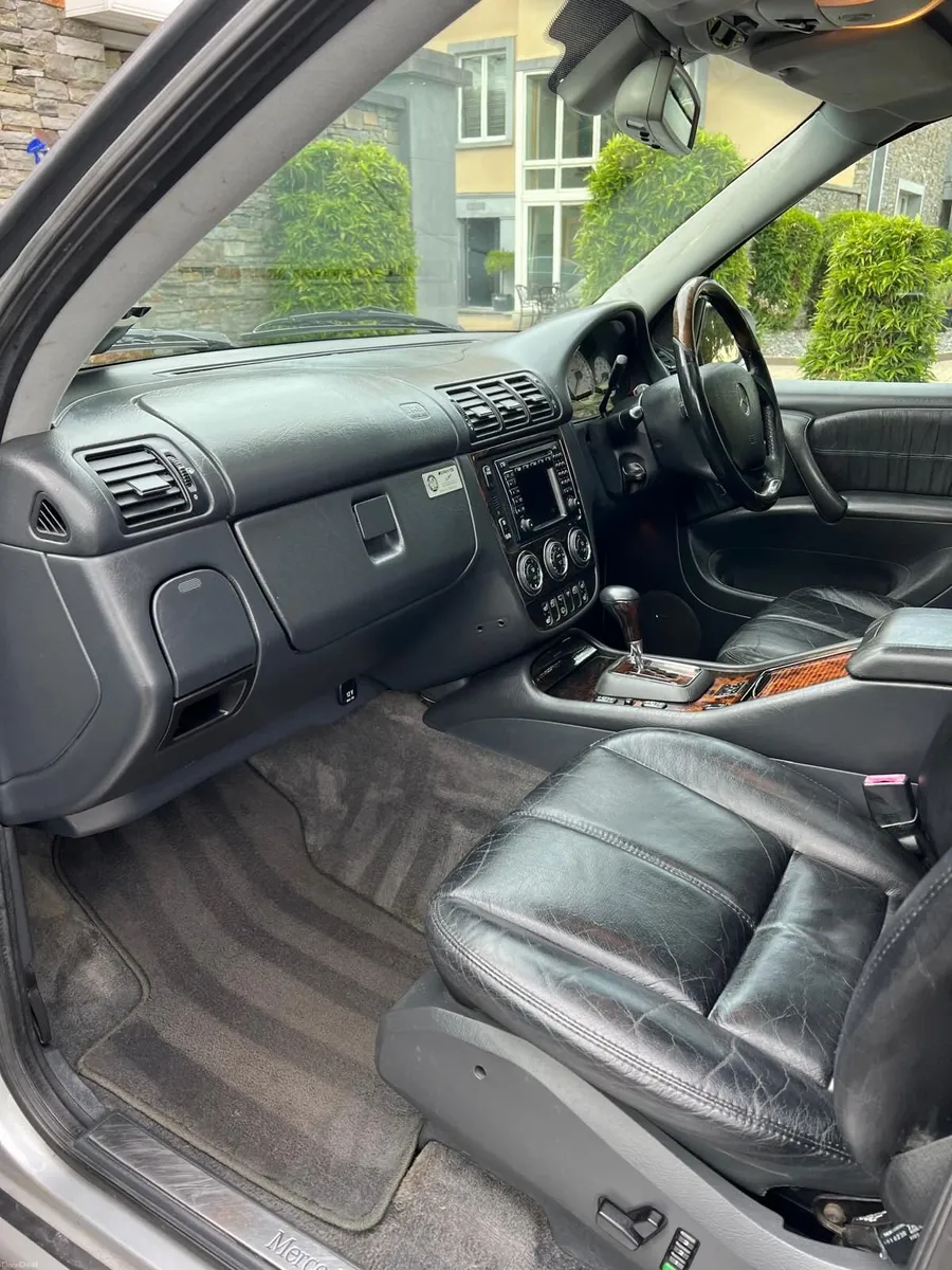 Mercedes ML55 AMG V8 2002 - Image 2