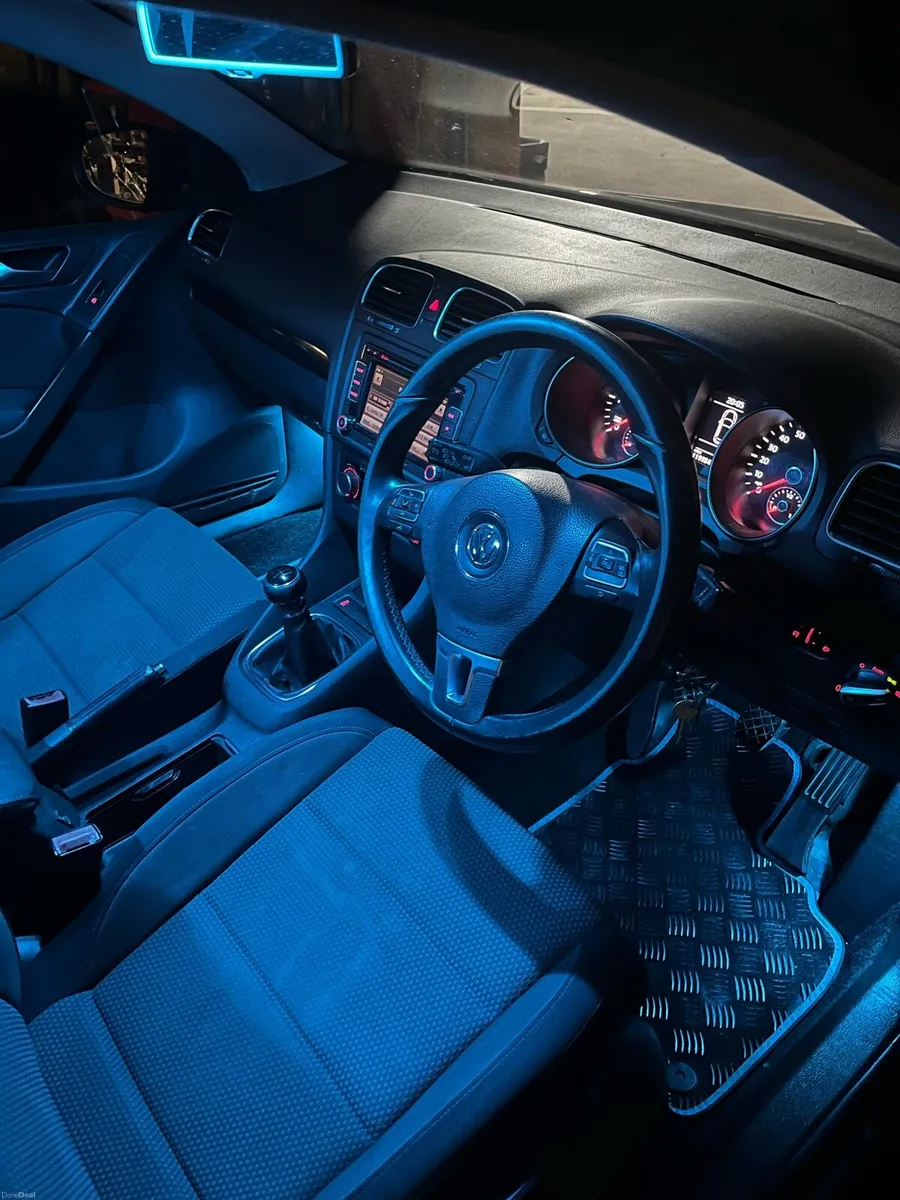 2012 Volkswagen Golf - Image 4