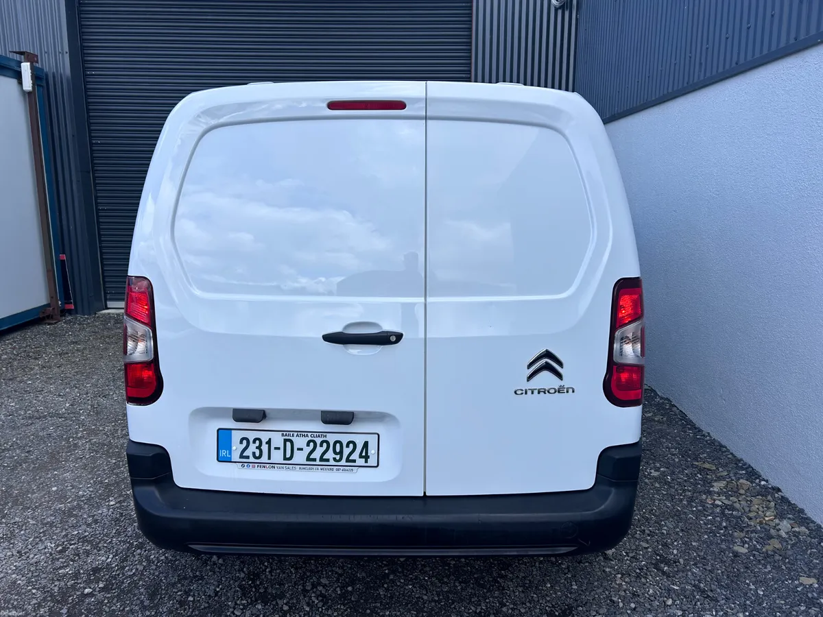2023 Citroen Berlingo - Air conditioning / 105km - Image 2
