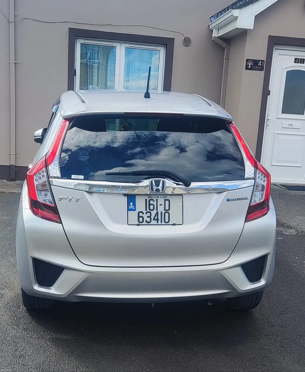 Honda Fit 2016 hybrid - Image 3