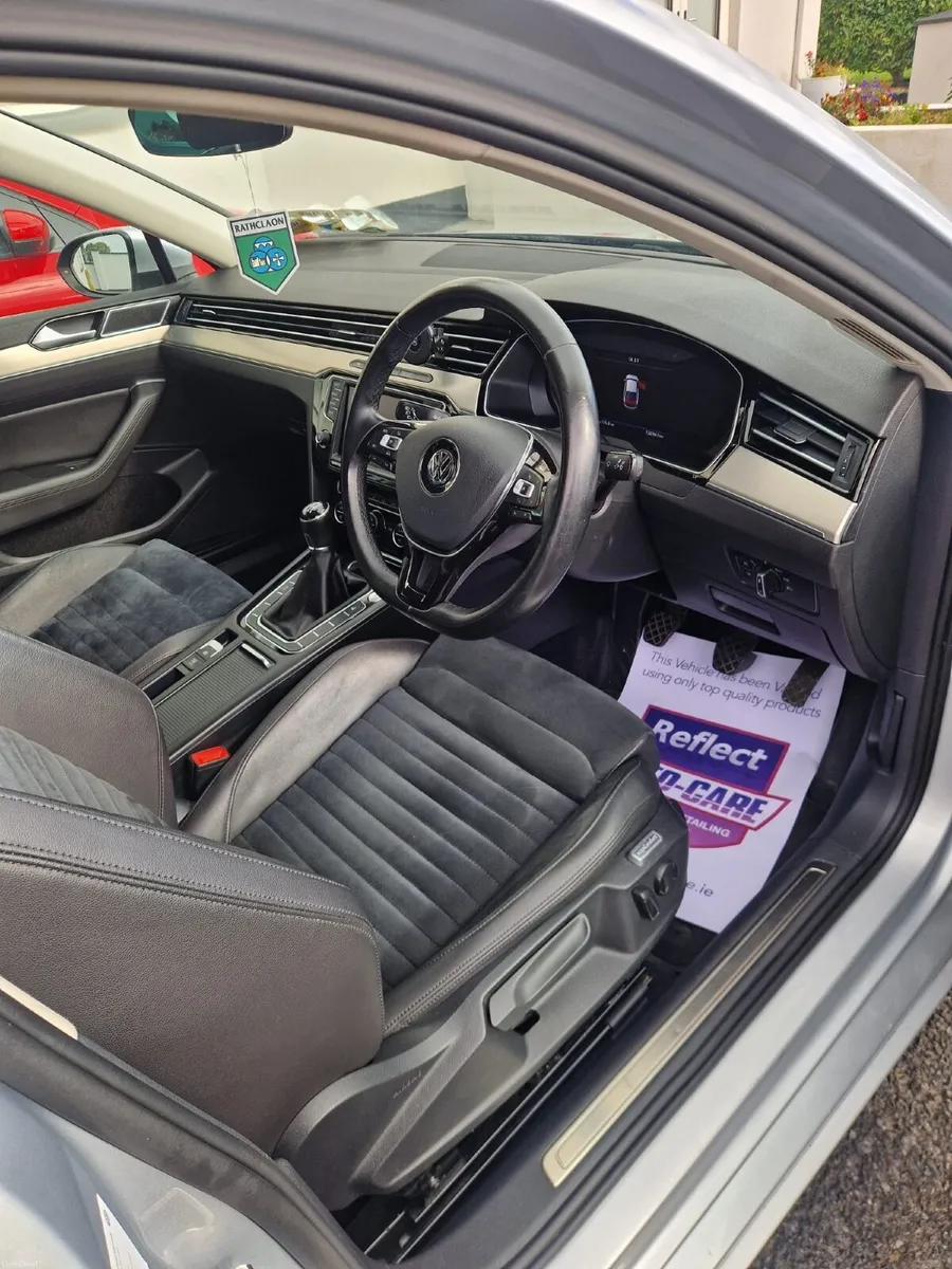 Volkswagen Passat 2017 - Image 2