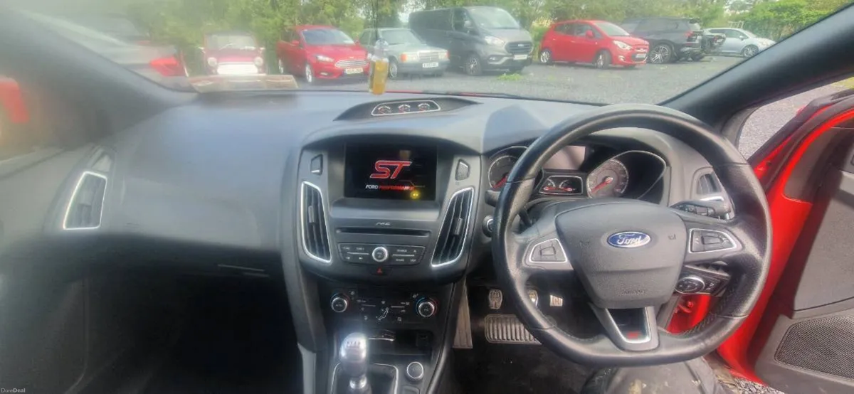 2017 Ford Focus ST - Image 4