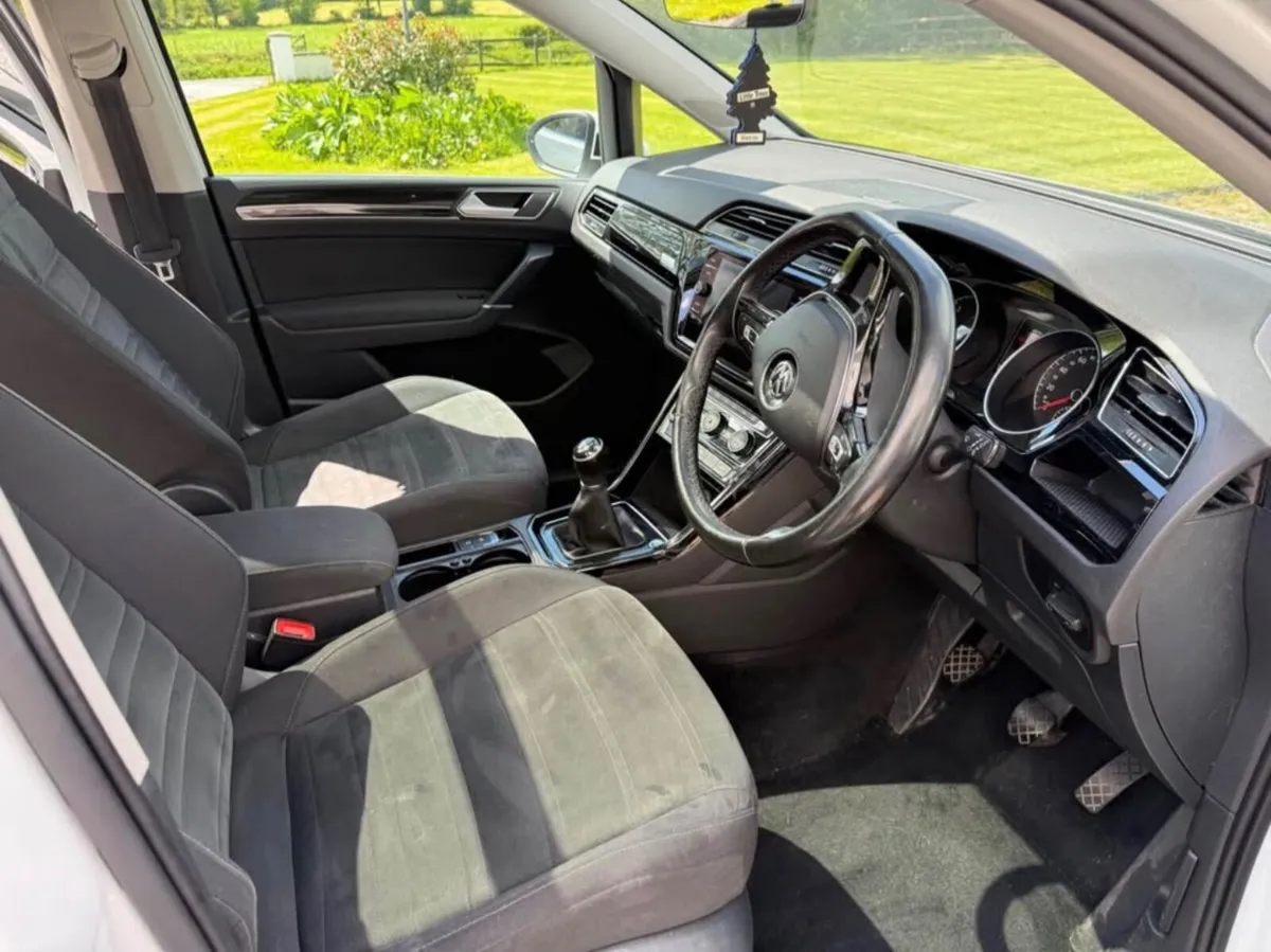 Volkswagen Touran 2018 - Image 3