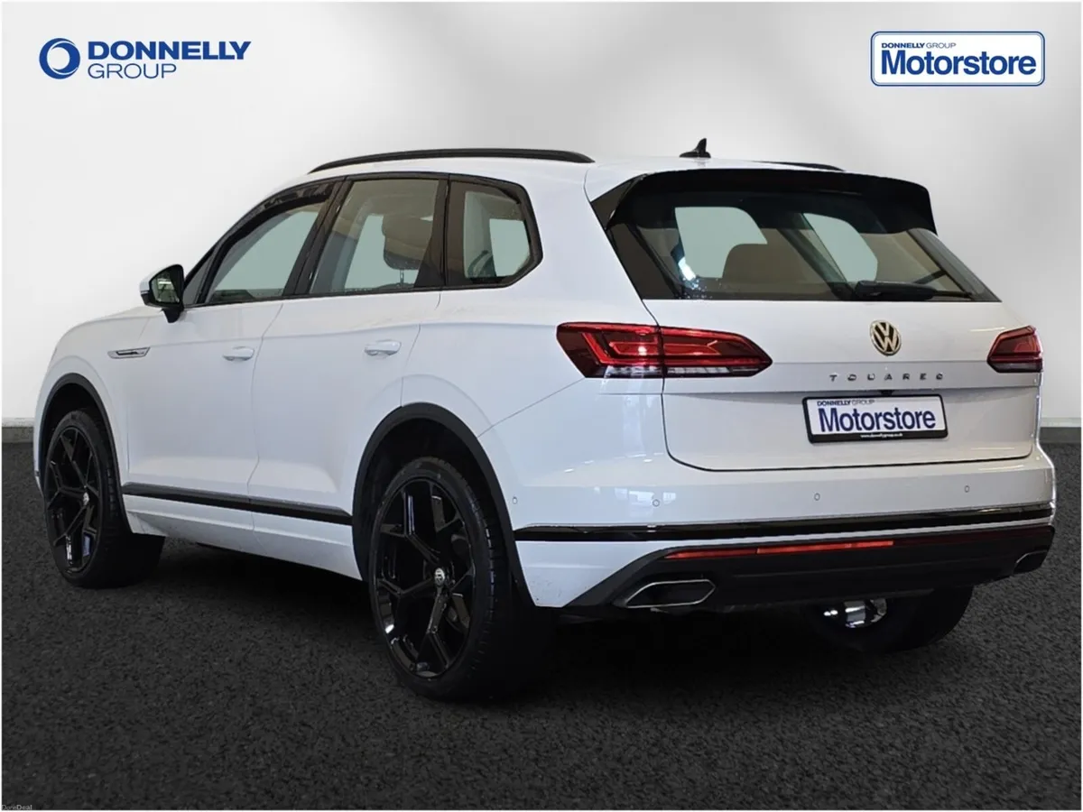 Volkswagen Touareg Diesel Estate SEL - Image 2