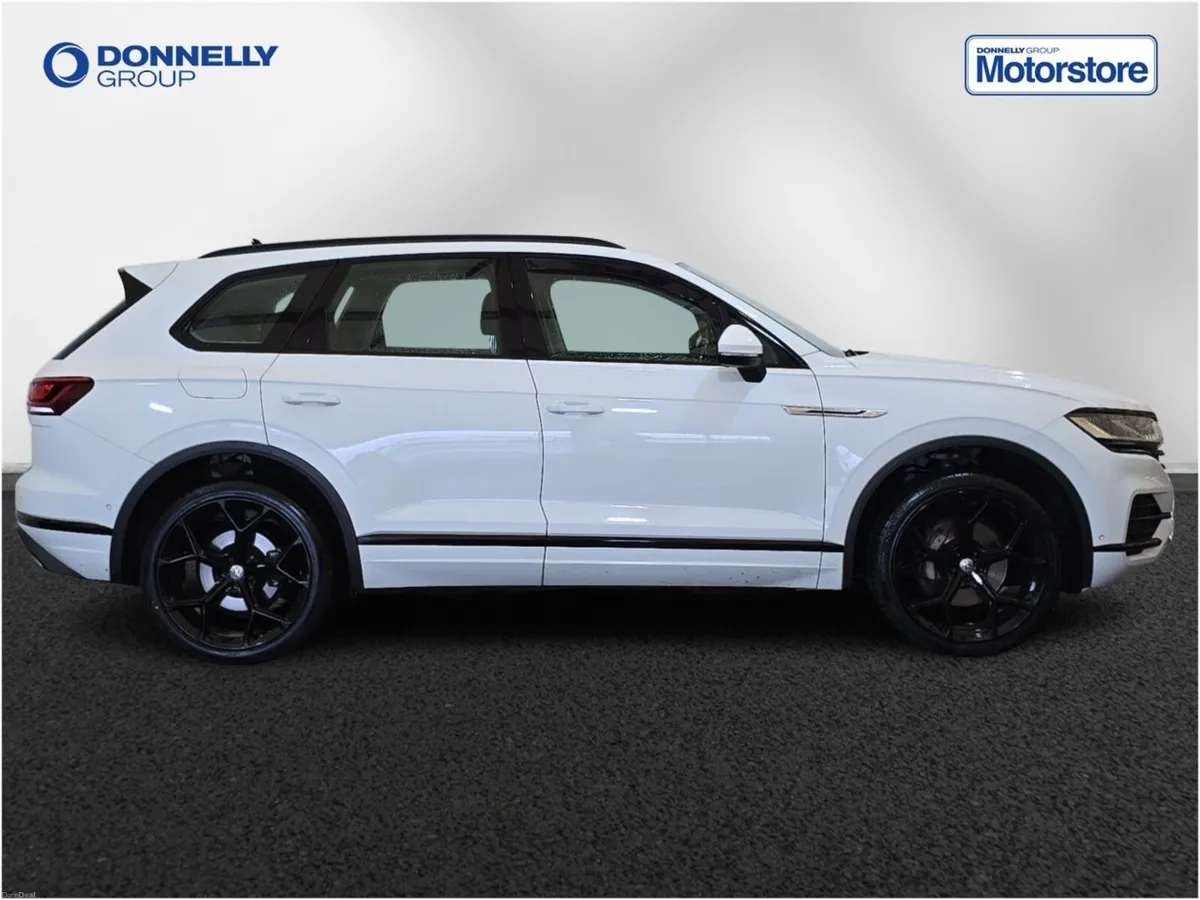 Volkswagen Touareg Diesel Estate SEL - Image 3