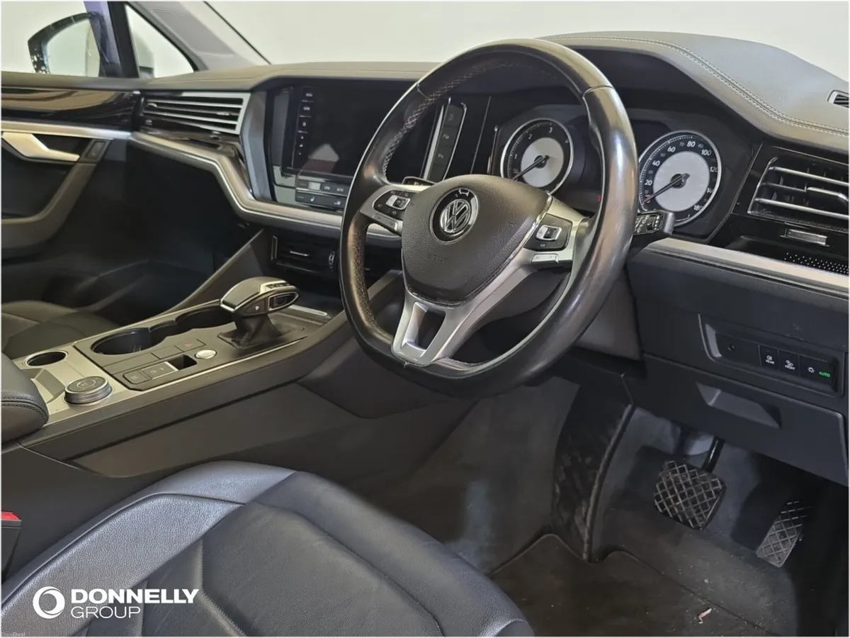 Volkswagen Touareg Diesel Estate SEL - Image 4