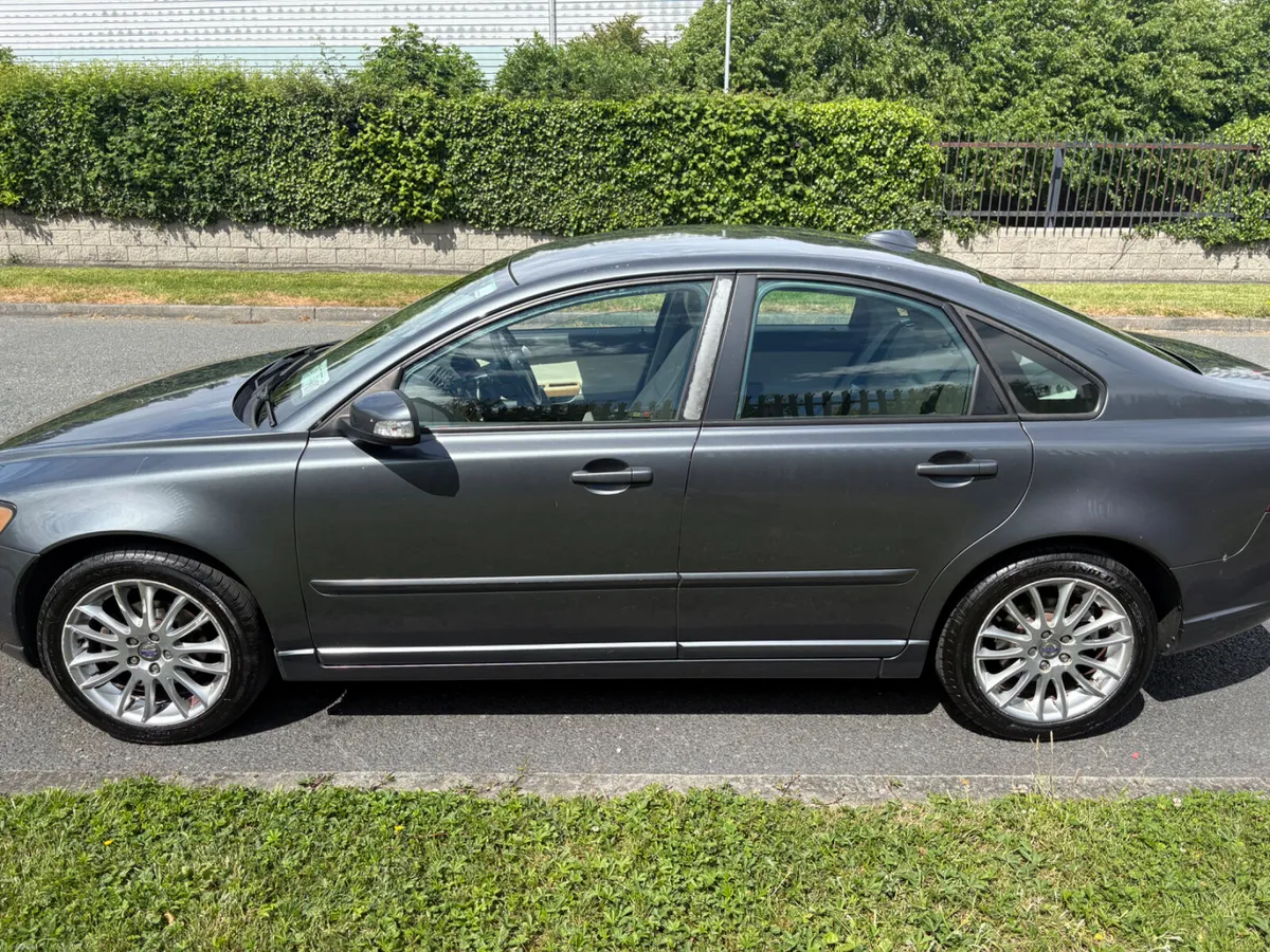Volvo S40 Tax and tested - Image 4