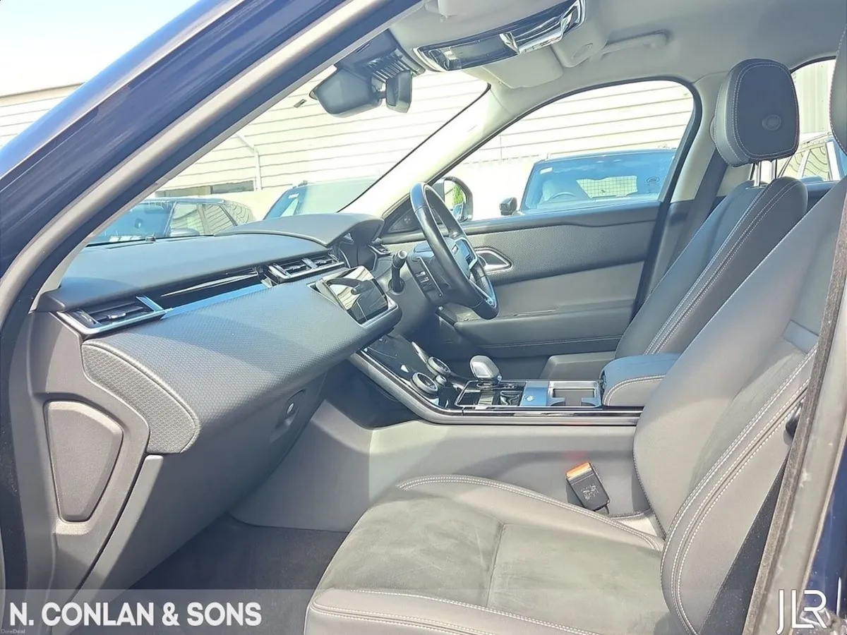 Land Rover Range Rover Velar 2.0D AUTO *MAIN LAND - Image 3