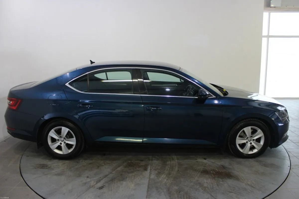 Skoda Superb 1.6 TDI 120bhp Ambition - Image 3