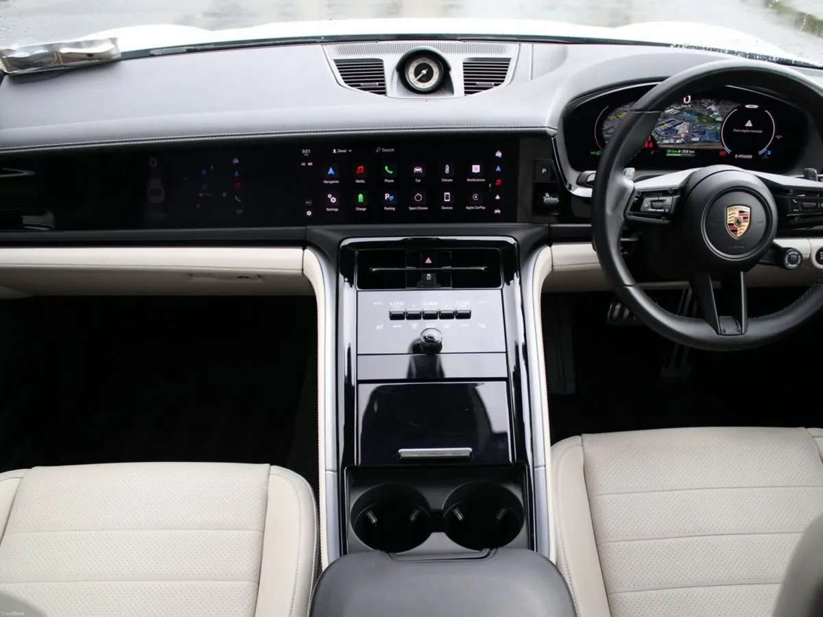 Porsche Panamera 4 E-Hybrid - Image 4