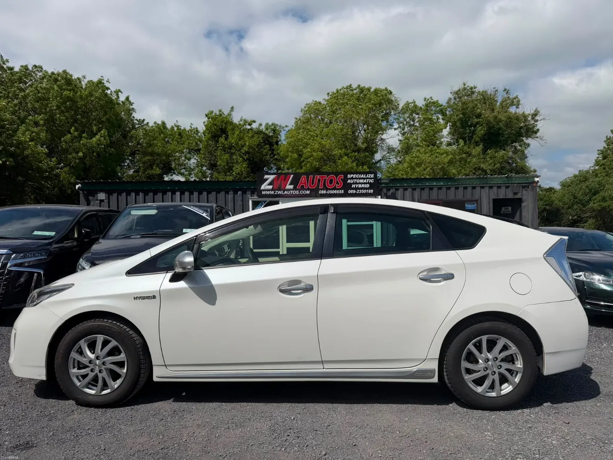 14 TOYOTA PRIUS HYBRID LEATHER - Image 4