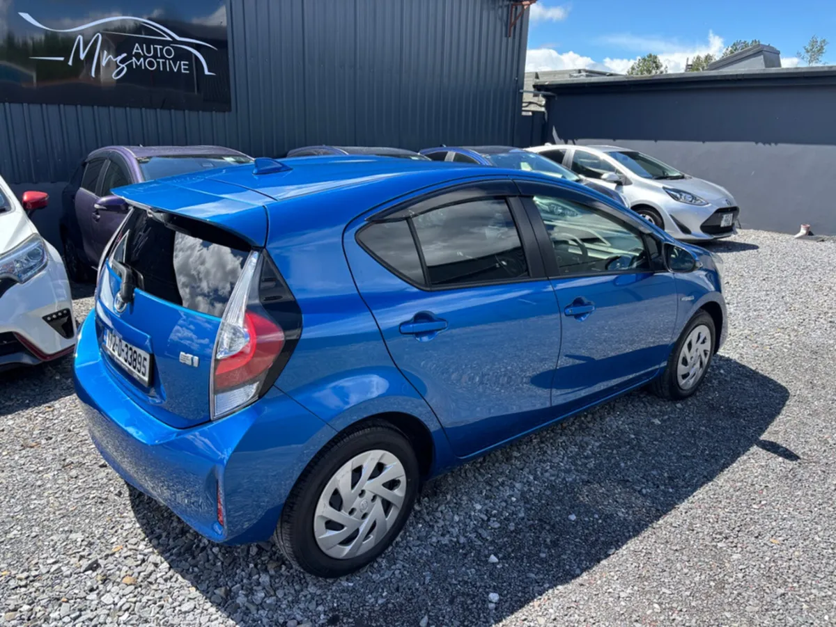Toyota Aqua 1.5 HYBRID - Image 3