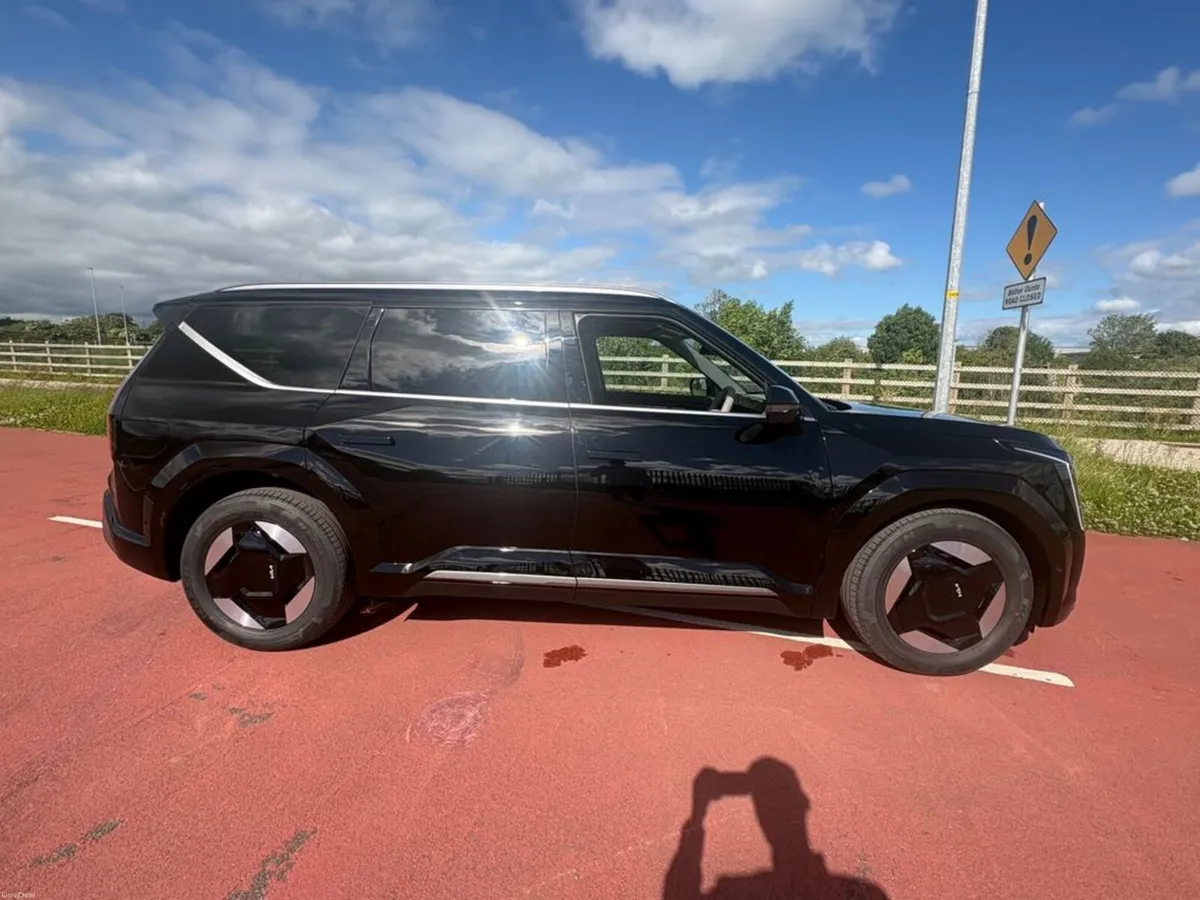 Kia EV9 - Image 2
