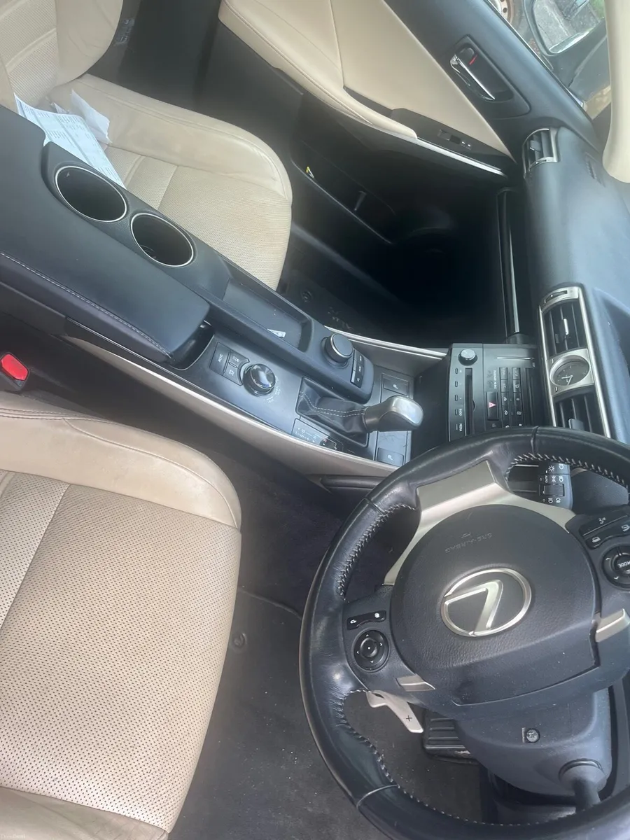 Lexus is300 hybrid - Image 6