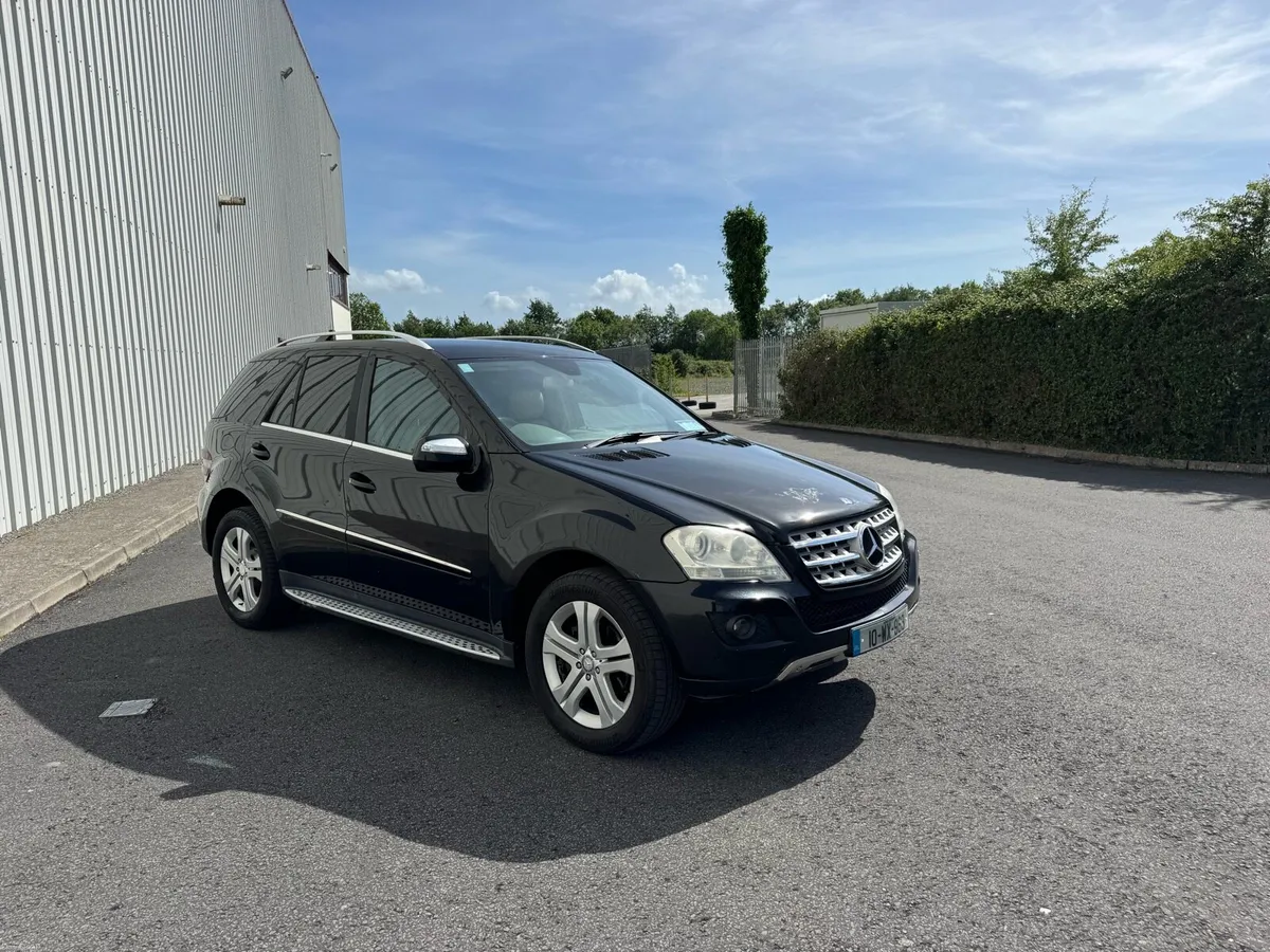 2010 Mercedes-Benz M-Class 280 CDI 4 Matic - Image 1