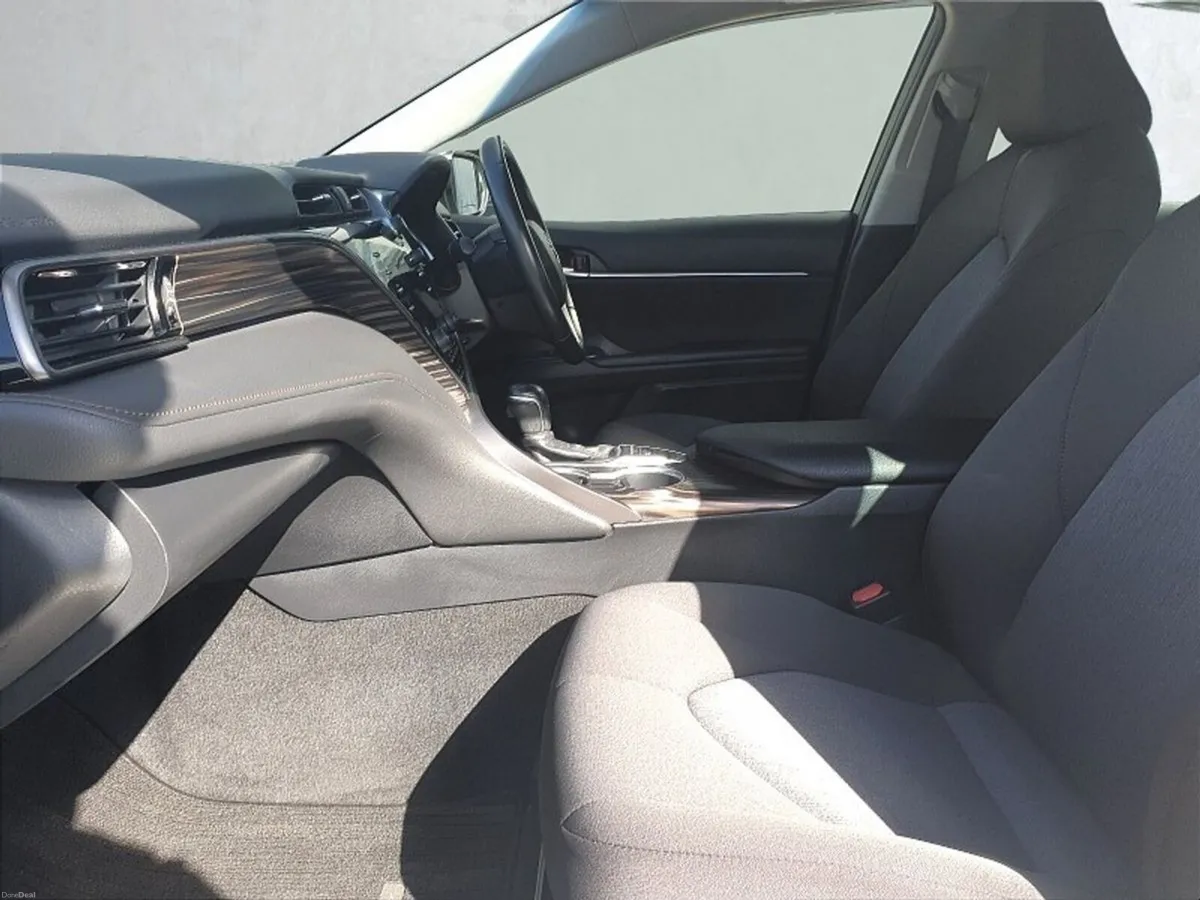Toyota Camry ** HYBRID ** AUTO ** TRINITY MOTORS * - Image 6