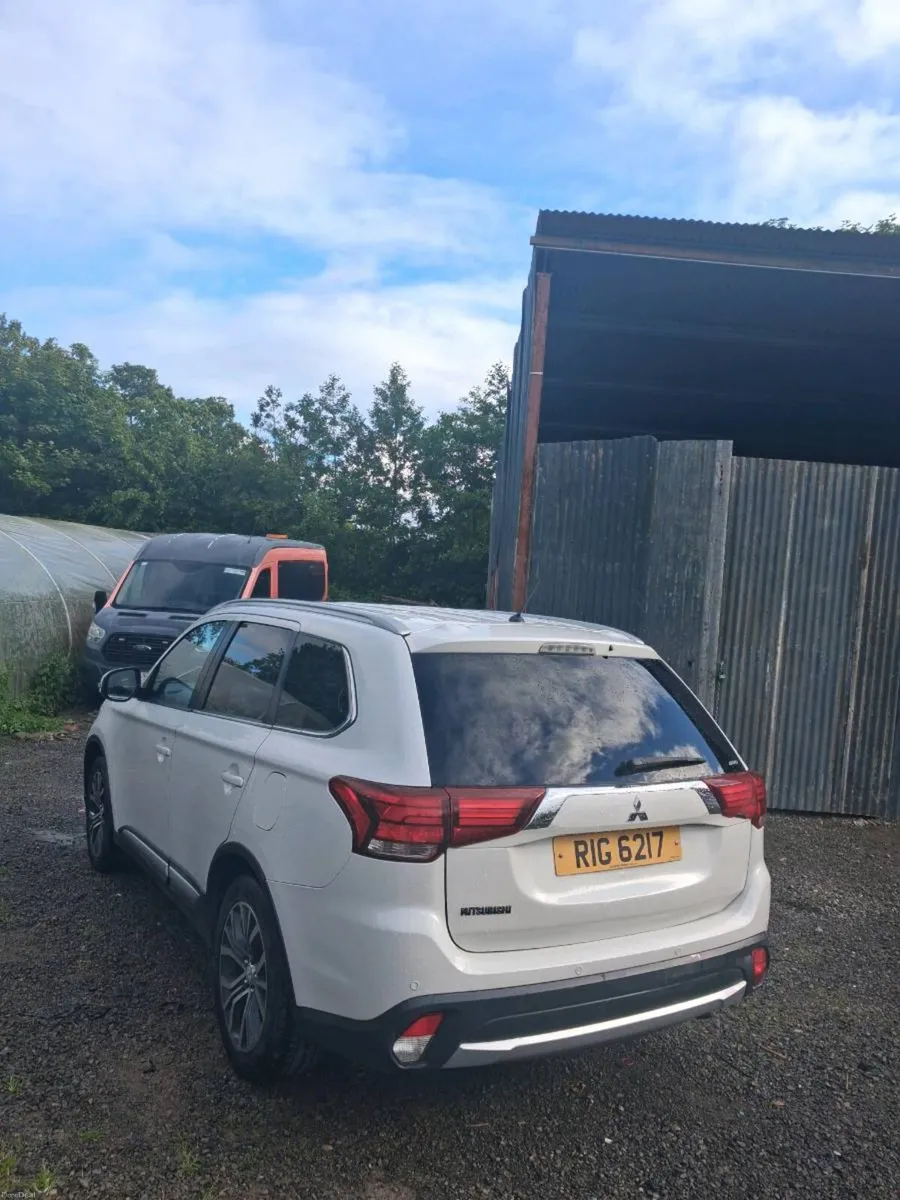 2016 Mitsubishi outlander Automatic like New - Image 3