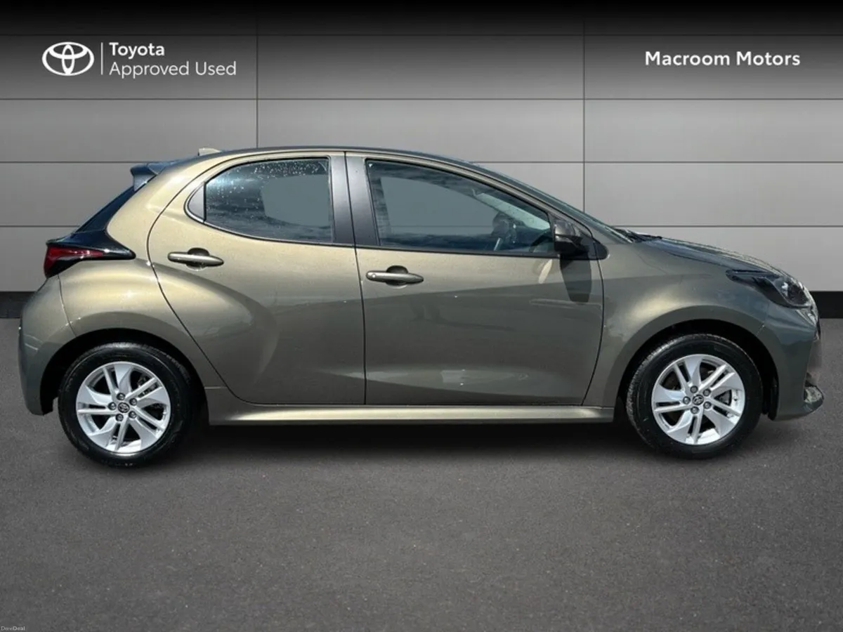 Toyota Yaris YARIS HYBRID 1.5 - Image 3