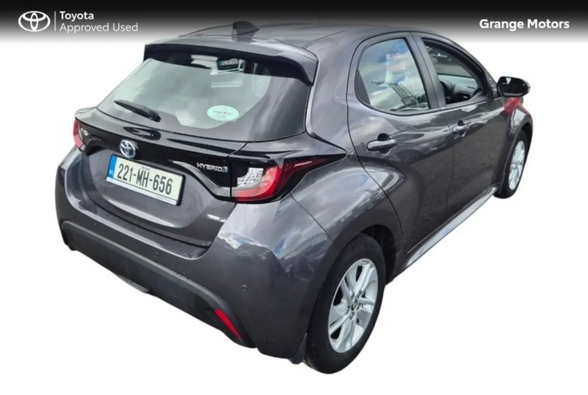 Toyota Yaris 1.5 HYBRID LUNA 5DR - Image 3