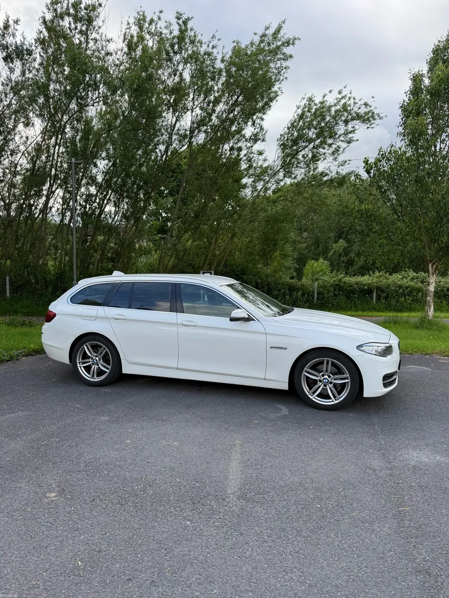 142 Auto BMW F11 - Image 1
