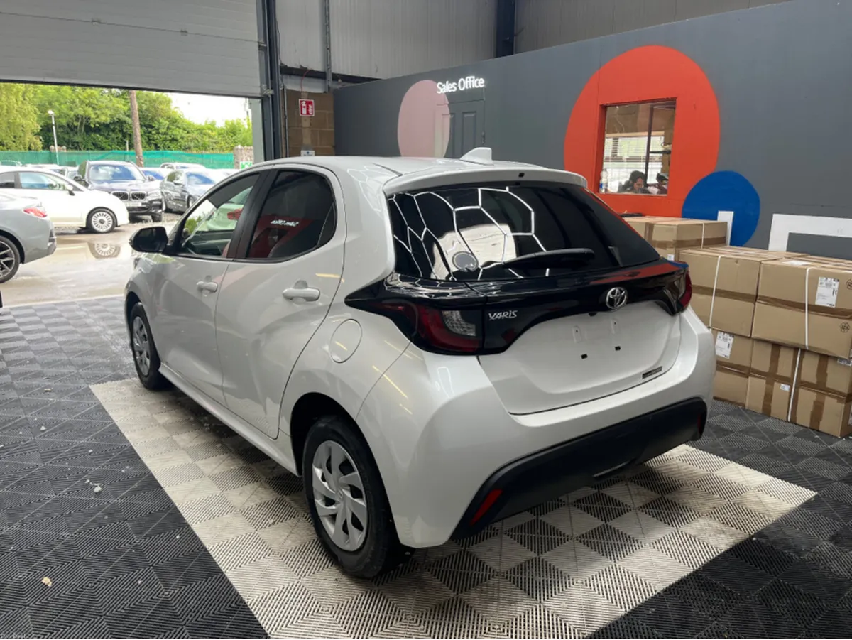 Toyota Yaris Automatic - 23k kms - Reverse Camera - Image 4