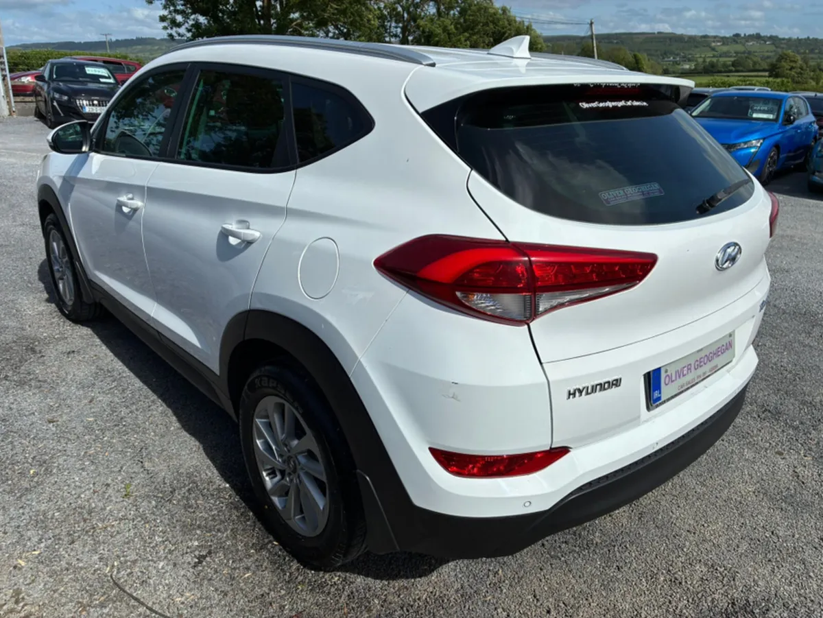 Hyundai Tucson 1.7 AUTO (BLACK LEATHER+CAMERA) - Image 3