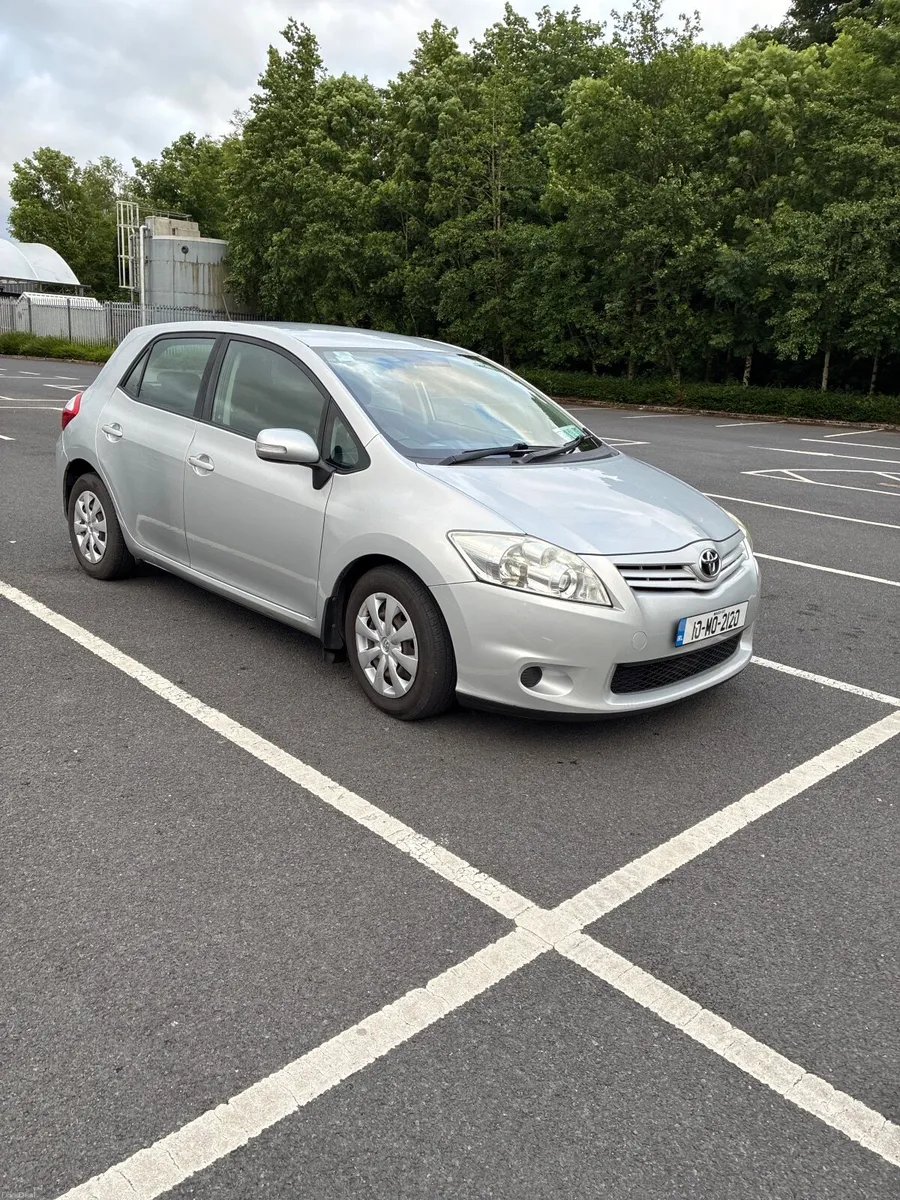 Toyota Auris 2010 - Image 1