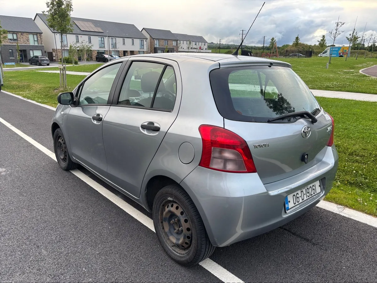 Toyota Yaris 2006 - Image 2